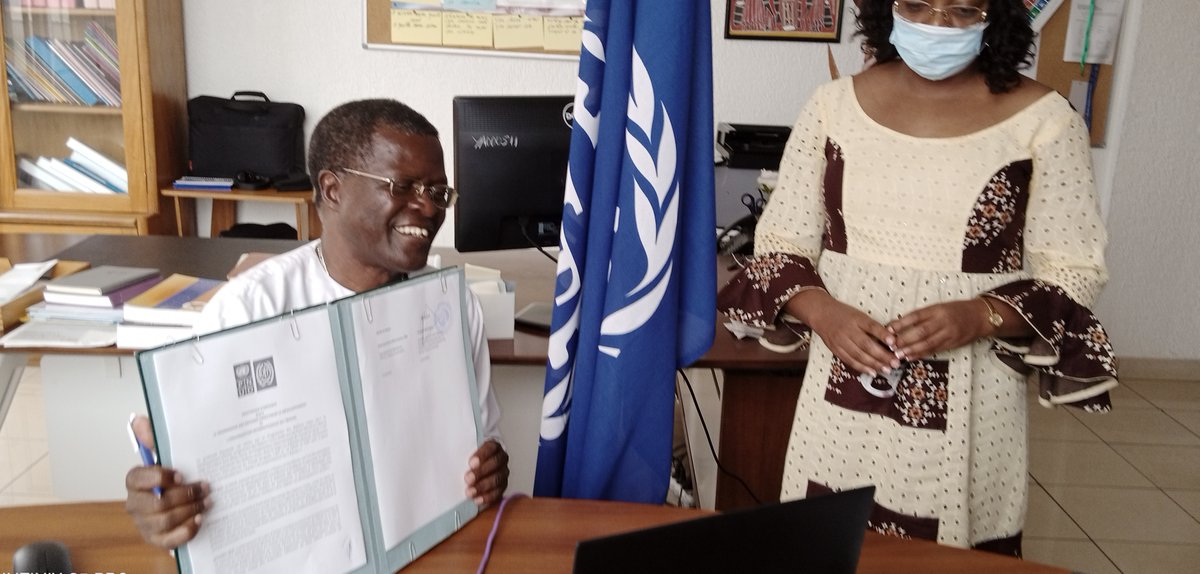 Le Directeur de l’OIT Yaoundé et la Représentante Résidente du PNUD en Guinée Equatoriale, ont procédé ce mercredi 7 octobre 2020, à la signature d’un MOU pour jeter les jalons d'une collaboration fructueuse au profit des populations.
<a href="/ILOAfrica/">ILO Africa</a> 
<a href="/UN_Cameroon/">UN_Cameroon</a>