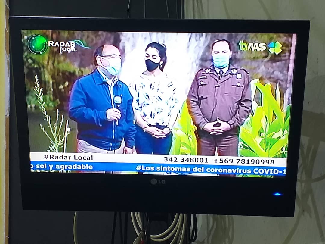 DPPSanFelipe's tweet photo. Gobernador @clajura, junto a prefecto de Carabineros de Aconcagua, Crnel. Jorge Chabán, cuentan en #RadarLocal de @TvmasCanal65 detalles para lograr edificación de nueva subcomisaría para #LlayLlay y controles sanitarios que se adoptarán en carretera este fin de semana largo https://t.co/wCkNi9NsF2