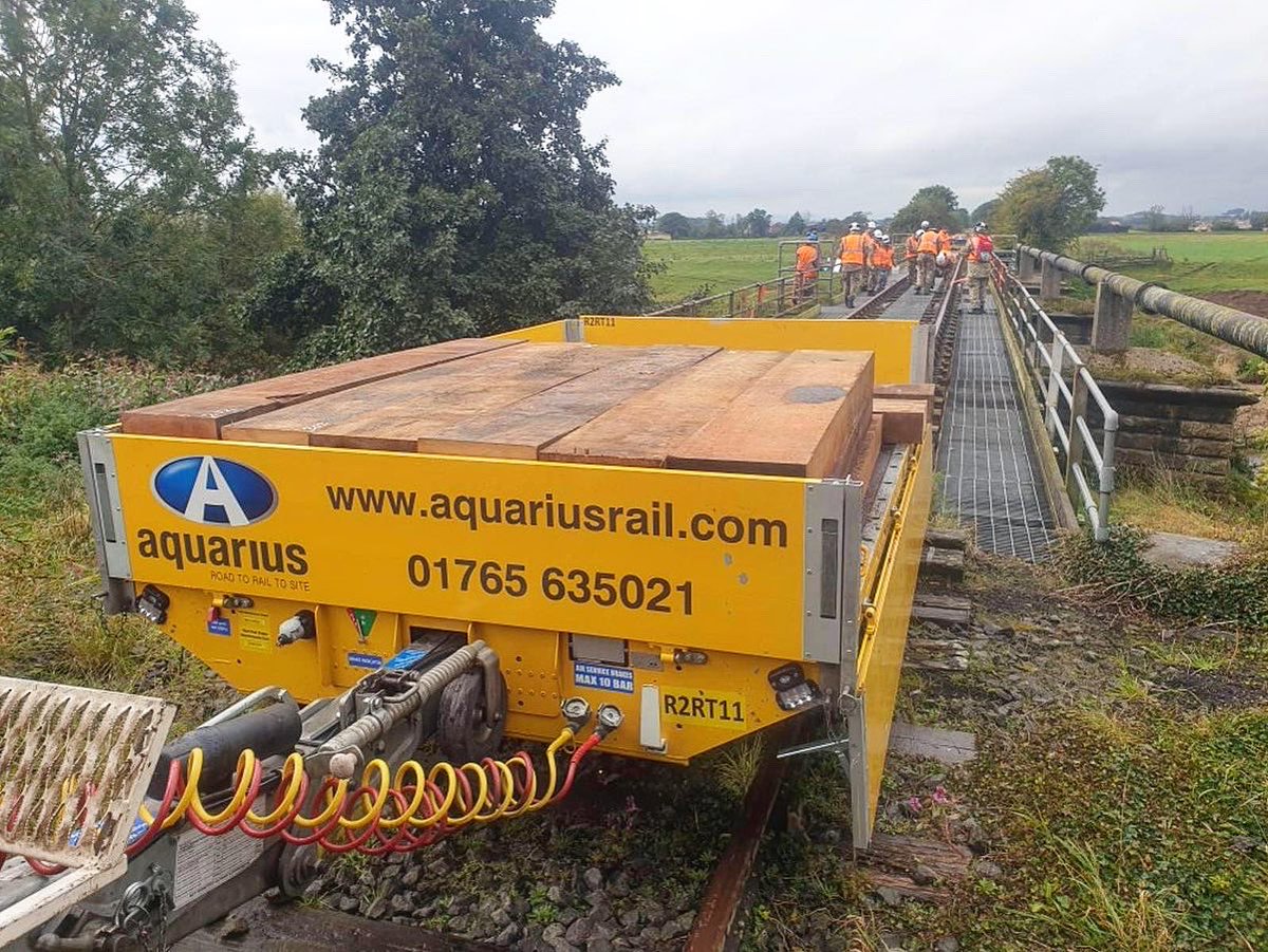 AquariusRail's tweet image. @507stre carrying out some important work at @WensleydaleRail using our R2R4x4 &amp;amp; R2R Trailer. It is fantastic to our vehicles making railway tasks Simple &amp;amp; Safe. 

#Road2Rail2Site #SimpleandSafe