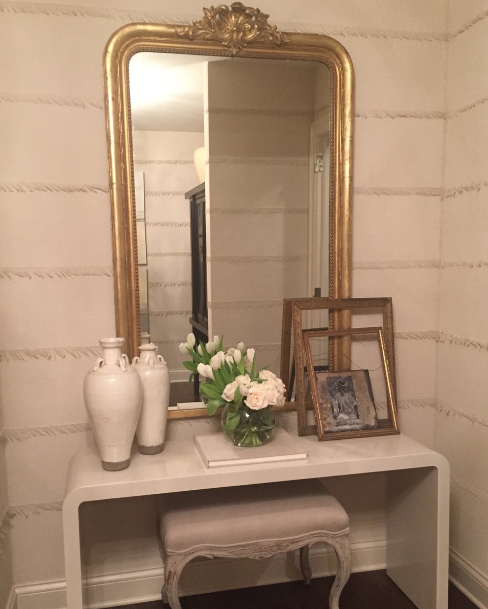 I'd love to get ready at this vanity every morning. Can't go wrong with a fresh and clean design! #love #photooftheday

 #beautiful #instadaily #friends #photography #flowers #inspiredbypetals #justbefloral
#floristsandflowers #valentinesday #alltheprettyflorals
#floweraddict #