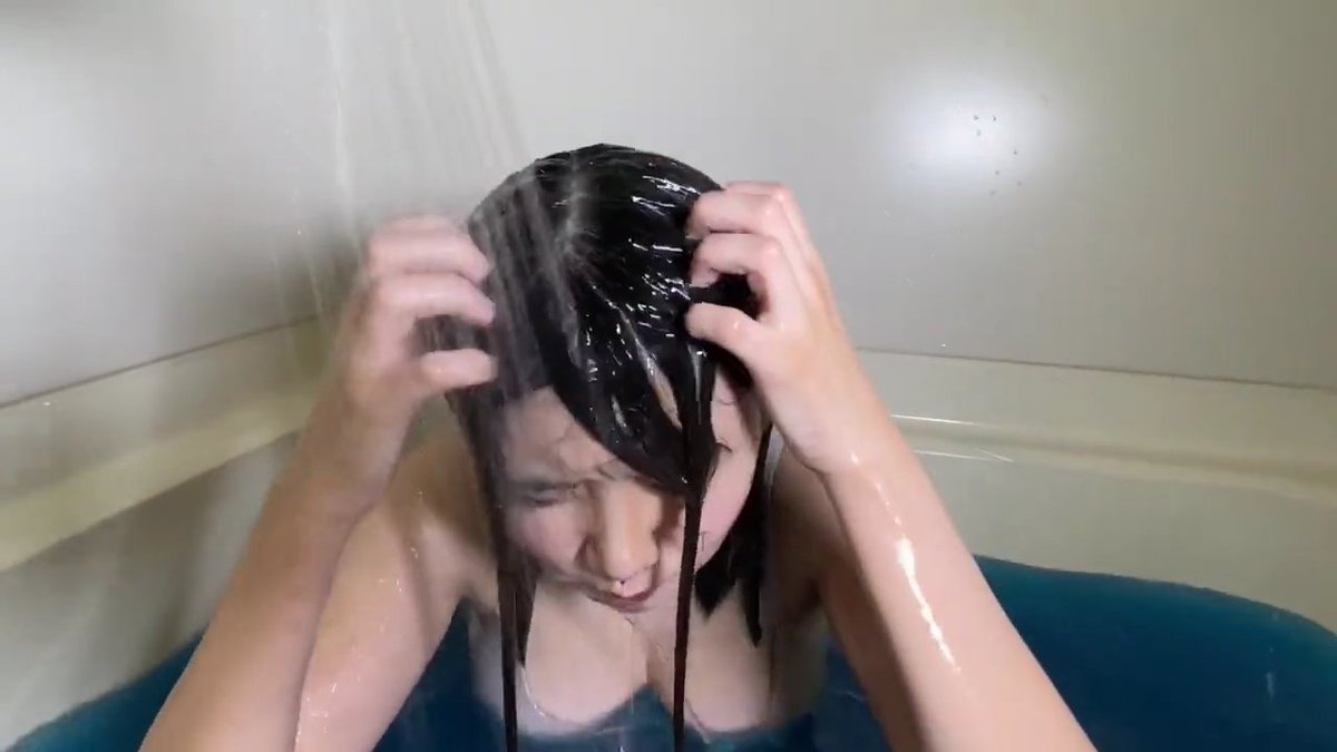 Wet Messy 髪フェチ情報局 Wam界の女神さま こてのちゃん新作 シャワーでなかなか落ちない 青色ローションに苦戦 ๑ˊᗜˋ๑