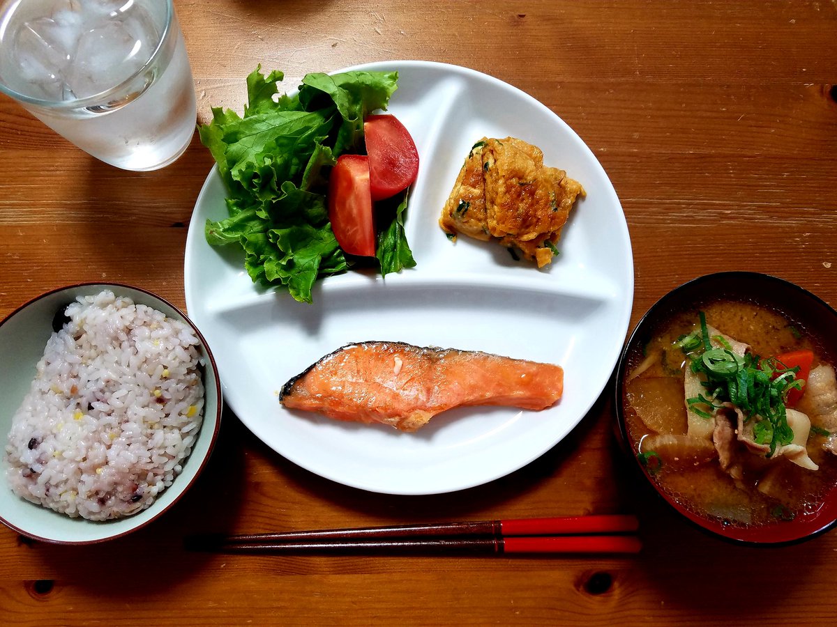shimako0616's tweet photo. 昼ご飯🍚🍴 https://t.co/oCd3lrZvmt