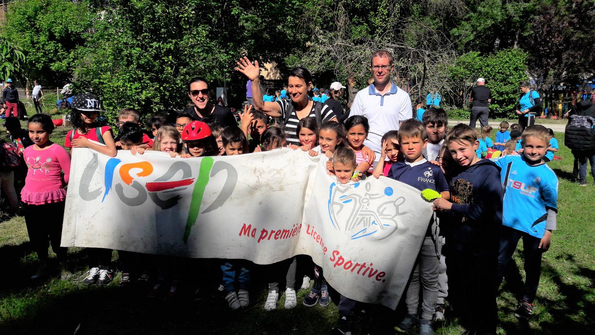 usepnationale's tweet photo. Donner plus de responsabilités aux enfants dans leurs rencontres de #sportscolaire et entraîner aussi leurs parents dans le sillage de @Paris2024 : c’est l’objectif du nouvel événement de l’@usepnationale. @FranceOlympique 
➡️https://t.co/WaBmjydf3H https://t.co/oVYGg1WpYk