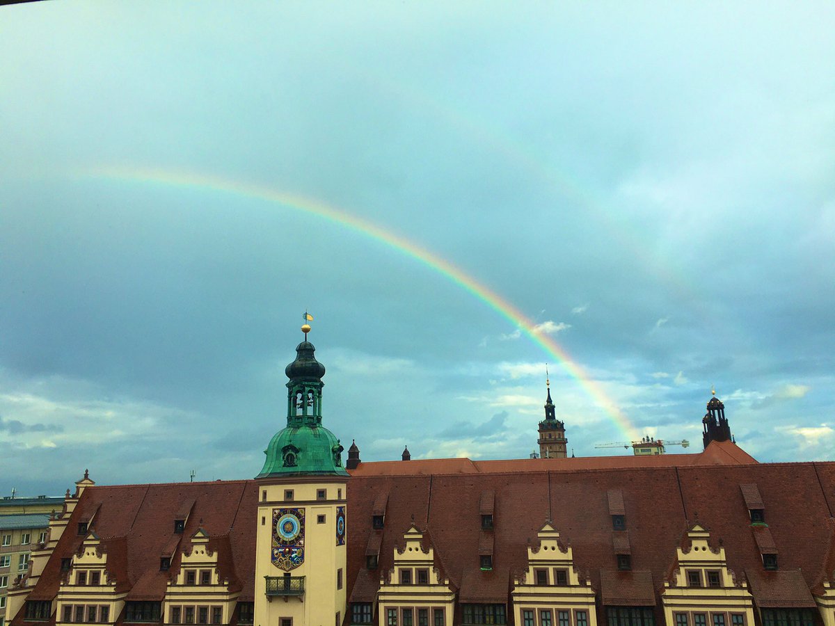 Es wird #Herbst in #Leipzig #altesRathaus #Regenbogen
