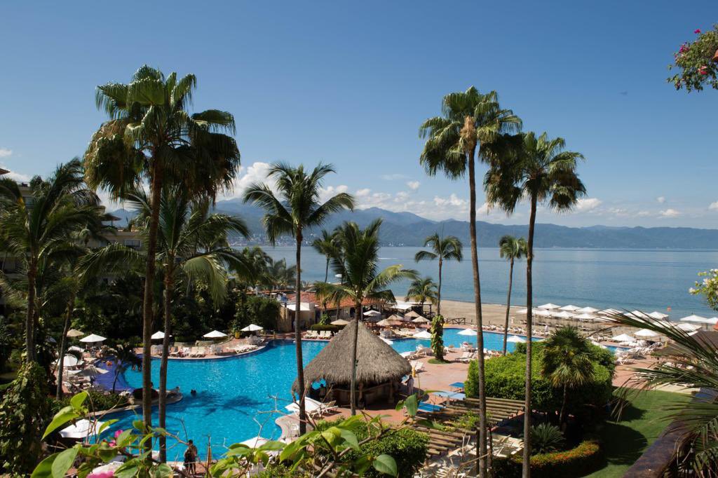 LeadingConcierg's tweet photo. Otro día espectacular en #PuertoVallarta nuestro #condomar es una opción más para que puedas disfrutar de unas increíbles #vacaciones Totalmente equipado, 3 recamaras, 2 baños y una de las mejores vistas a la bahía.
#rentasvacacionales #administracion #FelizMiercoles https://t.co/yT8ReTkvsw