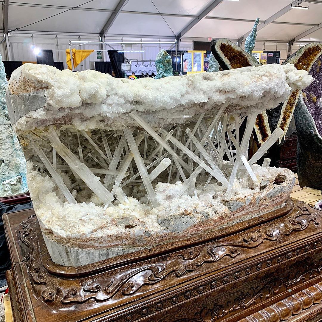 GeologyTime's tweet image. Selenite Treasure Chest 💎 How cool is this massive Selenite formation
Photo by: Celestial Groove Collection
#minerals #crystals