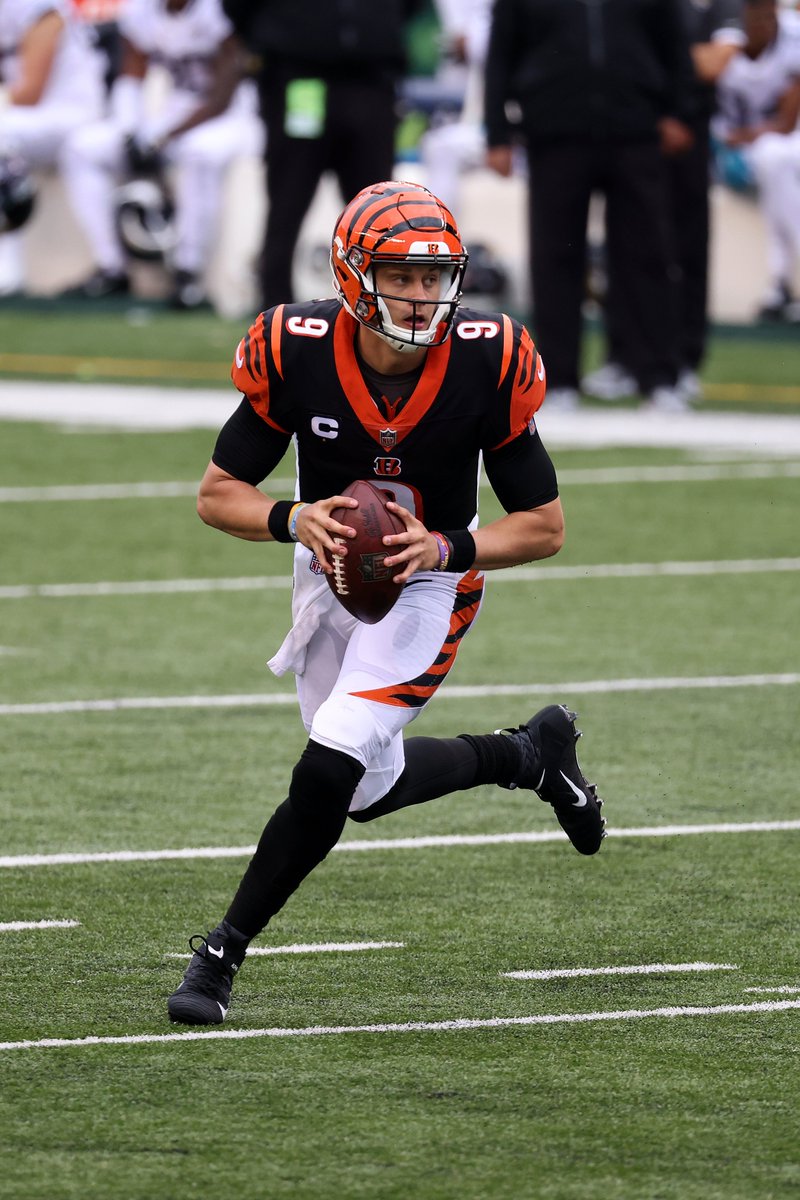 CBSSportsHQ's tweet photo. LSU really knows how to produce top tier NFL talent...

Rookie Leaders - This Season

Passing Yds: Joe Burrow (1,121)
Rushing Yds: Clyde Edwards-Helaire (304)
Rec. Yds: Justin Jefferson (348) https://t.co/c047xCNdCt