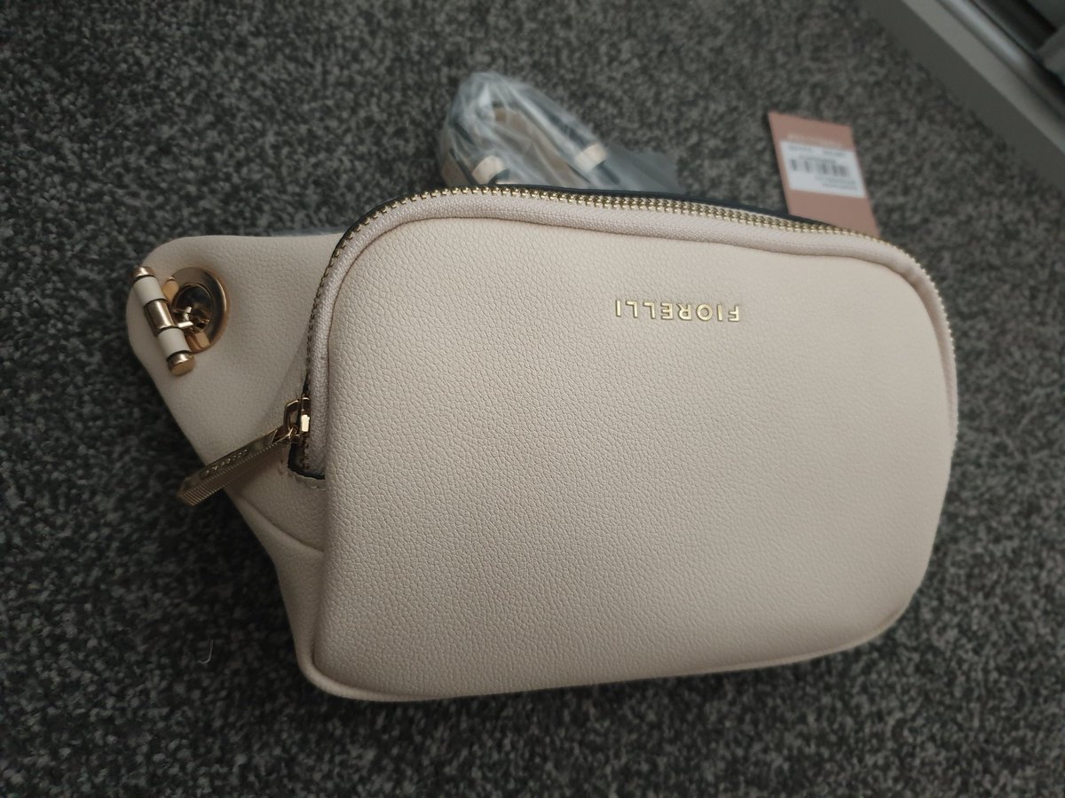 ShellTC25's tweet photo. @Fiorelli_Bags we have a problem!!! How do we fix this?! https://t.co/s6OHT0c6R3