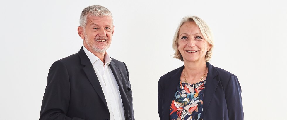 FLOABank's tweet photo. [PRESSE] "Nous poursuivons notre développement à l’international sous une nouvelle marque 100% digitale, innovante et ouverte" @CatherineVida20 et @MarcLanvin présentent les ambitions de notre nouvelle marque FLOA. > https://t.co/Toj5HtvcGm
#FLOA #Simplifierlabanque #Ambitions https://t.co/ZtQvNV7FVw