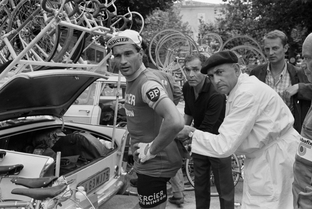 Aujourd'hui, notre deuxième sportif de ce thread est le  Antonin Magne. Les plus vénérables d'entre vous se souviennent peut-être de son rôle de directeur sportif auprès de Poulidor pendant les années 1960, mais "Tonin" est surtout un double vainqueur du Tour de France ! 