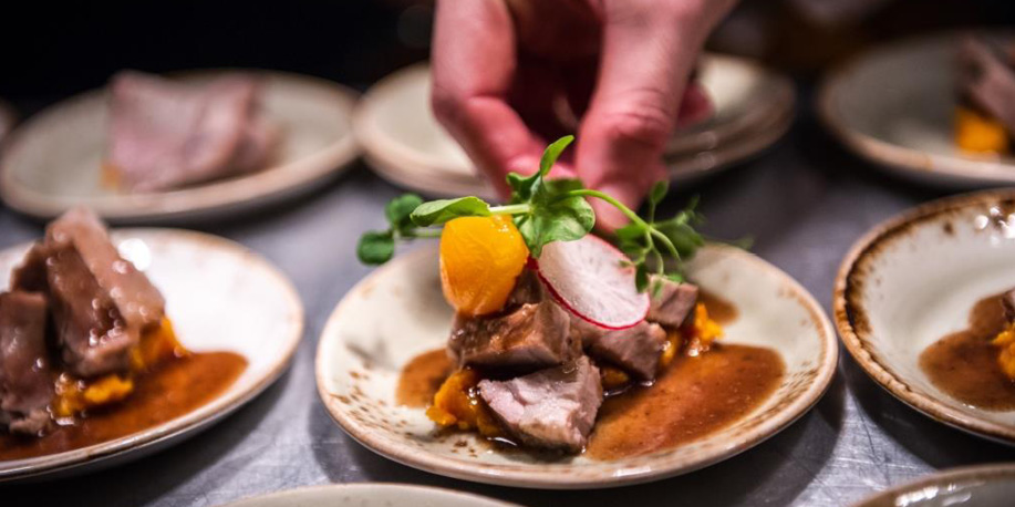 KHN INSPIREERT | KHN sprak met <a href="/Bobhutten/">Bob Hutten</a> – algemeen directeur van <a href="/Hutten_NL/">Hutten</a> over corona en de toekomst. 'We zijn in een soort oorlogssituatie terecht gekomen' Lees hier de hele inspiratieblog bit.ly/34s8qrk