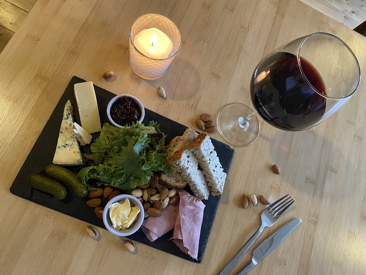 chapterbar's tweet image. Joins us tonight for wine, sharing boards, cocktails and a great time 🥂😋 see you soon Caversham!