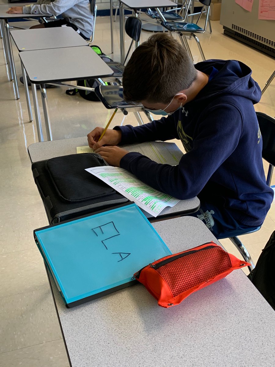 RodasReadingRox's tweet photo. Redoing feedback in Room 2 this year!  Students received their assignment back, processed my comments and set goals for their next Nonfiction assignment!  Understanding feedback is key in their ELA growth!  Proud teacher! https://t.co/pLATJt9Jqc