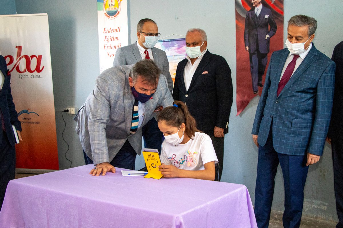 MersinMEM's tweet photo. Mersin Valimiz Sn.@aliihsansu_  ve il Milli Eğitim Müdürümuz Sn.Adem KOCA, Mersin'in en uzak yaylalarında hayata geçirilen #eba destek noktalarının açılışını yaparak canlı derse katıldılar.@tcmeb
@safran1958 https://t.co/RocnNBUIOw