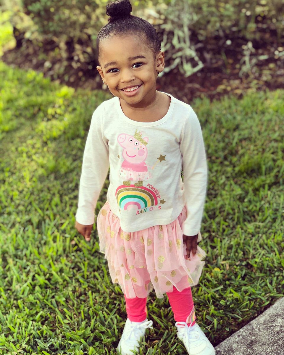 OfficialLIZ___'s tweet photo. HAPPY 3rd BIRTHDAY TO MY BEAUTIFUL 💕 DAUGHTER!!! #FirstGelManicure https://t.co/dIXosXRxSE
