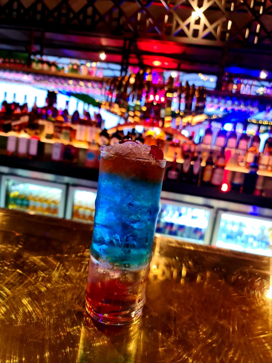 MoreThanFoodMag's tweet photo. Our mood for a Thursday is cocktails🍸
@RocketsLife Menlyn is the new dimension in night life.
#ItsALifestyle #RocketsLaunch #SeeRockets #RocketsMenlyn https://t.co/agNpmpaXze