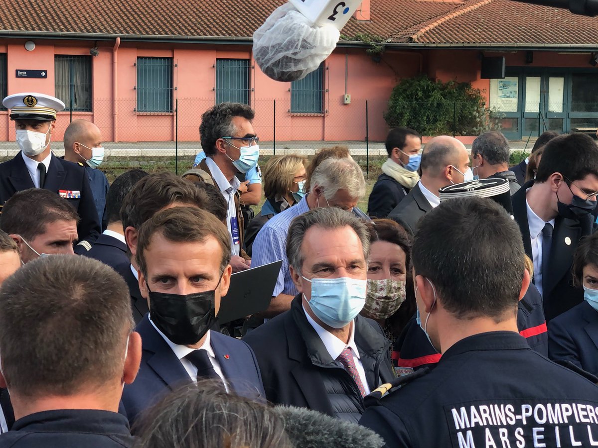 Dans la vallée de la Roya, aux côtés de nos concitoyens sinistrés, dans la détresse la plus totale et pourtant exemplaires de solidarité et de force. Merci à <a href="/EmmanuelMacron/">Emmanuel Macron</a> pour sa venue. Face à l’urgence et dans la reconstruction, <a href="/MaRegionSud/">Région Sud</a> est aux côtés des #AlpesMaritimes.