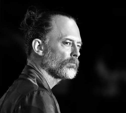Hoy cumple 52 años Thom Yorke, legendario compositor y multinstrumentista cuya magia sonora la vivimos tanto en Radiohead, cómo en su lado solista.

¿Cuál es su canción favorita de esta leyenda viviente? 🖤🎶