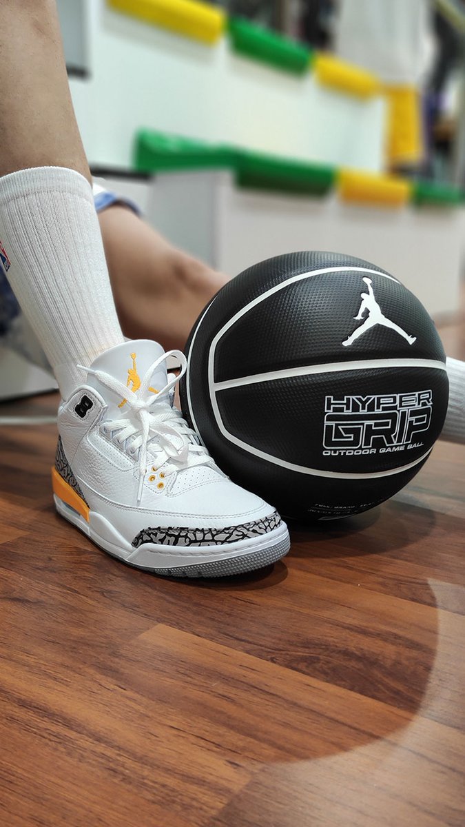BasketCountry's tweet photo. Jordan sigue apoyando los modelos para mujer y estas Retro 3 Laser Orange son increíbles!
#somosbasketcountry #basketcountry #nbakicks #nba #nike #nikebasketball #kicksoftheday #kotd #autumnkicks #nba2020 #basket #baloncesto #paisvasco #jordan3 #jordanretro3 #laserorange #j3laser https://t.co/xxoLZu5Iqt