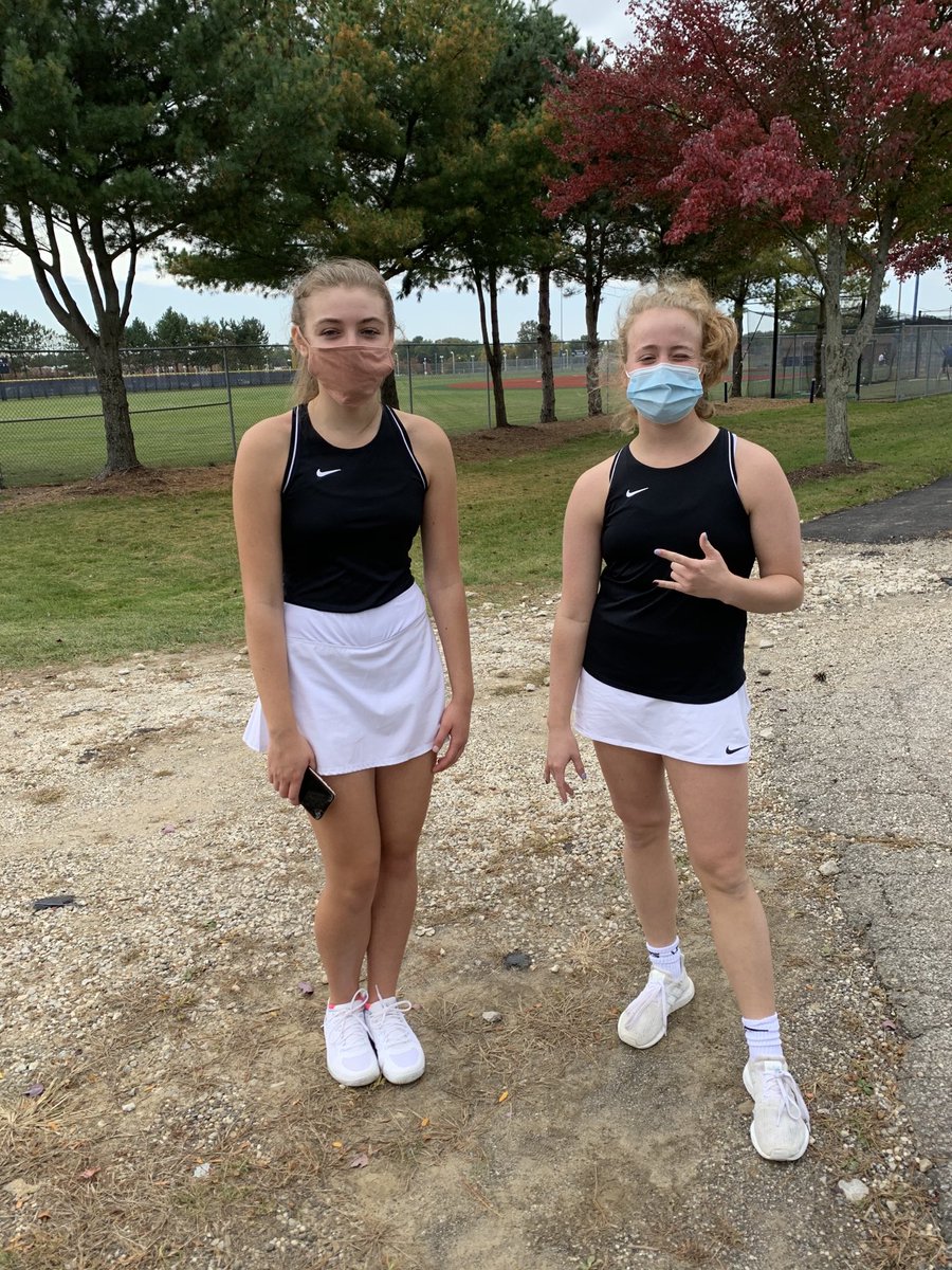 Maggie Grunden ‘21 and Lauren Kastelic ‘22 win their first round sectional match 6-4, 6-3 against Orange