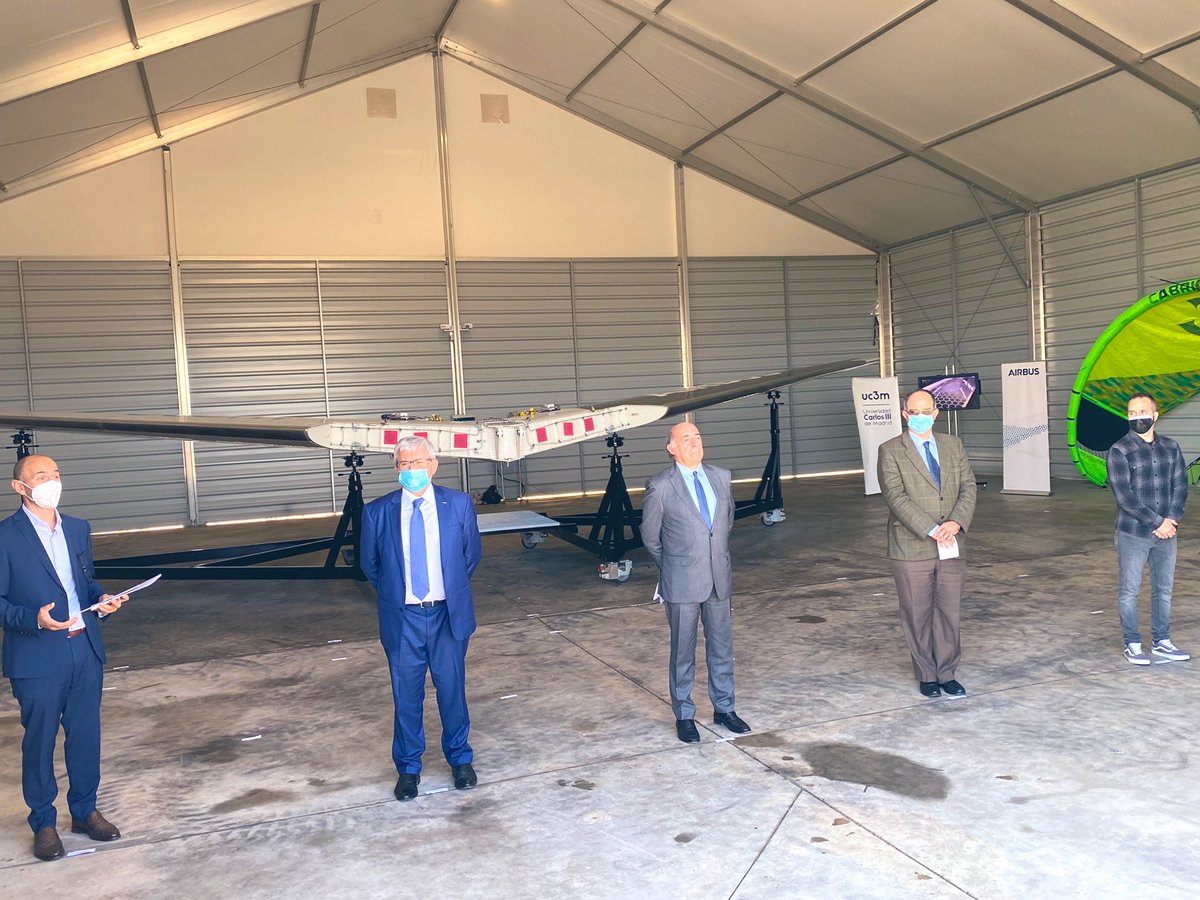 Nuzmar's tweet photo. Hoy hemos estado en el acto de donación de un estabilizador horizontal del #A320 a la @uc3m de Leganés. Diseño exclusivo de los pintores de #AirbusGetafePlant. ¡Gracias a todo el equipo que lo ha hecho posible! https://t.co/DCislL45rD