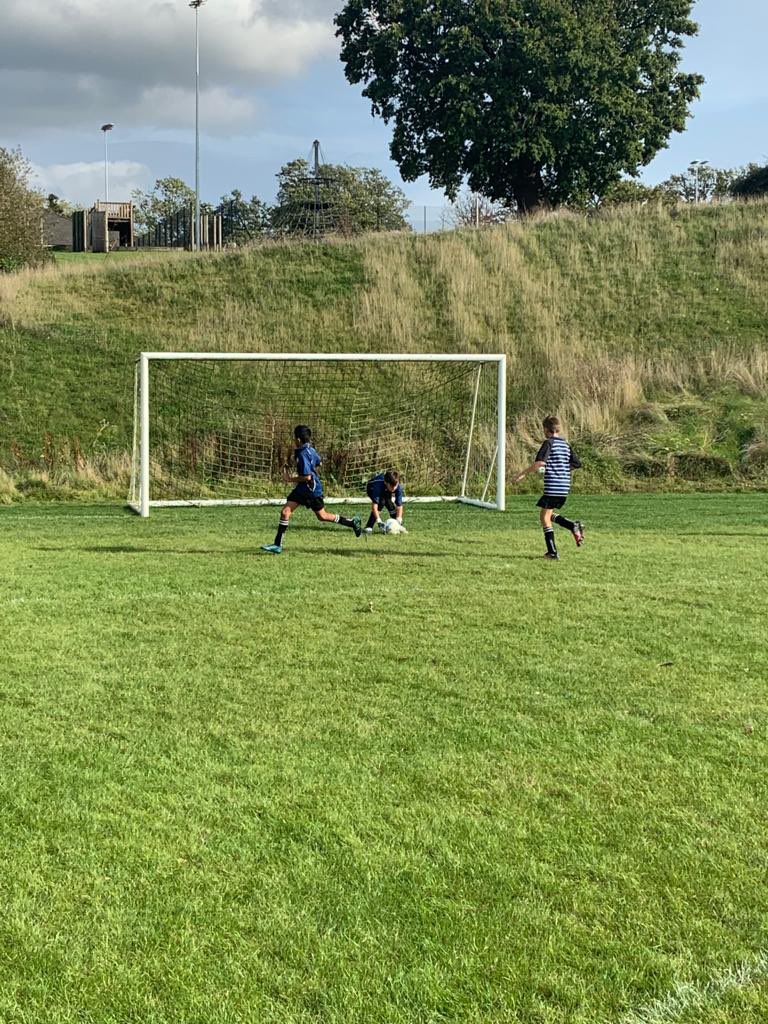 CrosfieldsSport's tweet photo. As we are unable to play fixtures at the moment, we’ve set up inter-year group hockey and football leagues instead. Check out the Year 6s in action on our stunning newly opened lower fields ⚽️ 🥅 #TeamCrosfields #CrosfieldsSport #CrosfieldsSchool #RdgUK #Woky https://t.co/wz9oOeiGAD