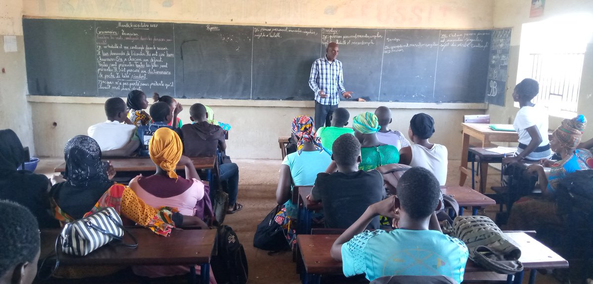 MaliSnec's tweet photo. École fondamentale de kalabanbougou extension de la commune 4 du district de #Bamako avec l'enseignant #Samou_Sidibe en Lettre et Histoire et Géographie.
#Profil_Enseignant-es
@MaliSnec 
#education #Mali https://t.co/4DkEWHMjxR