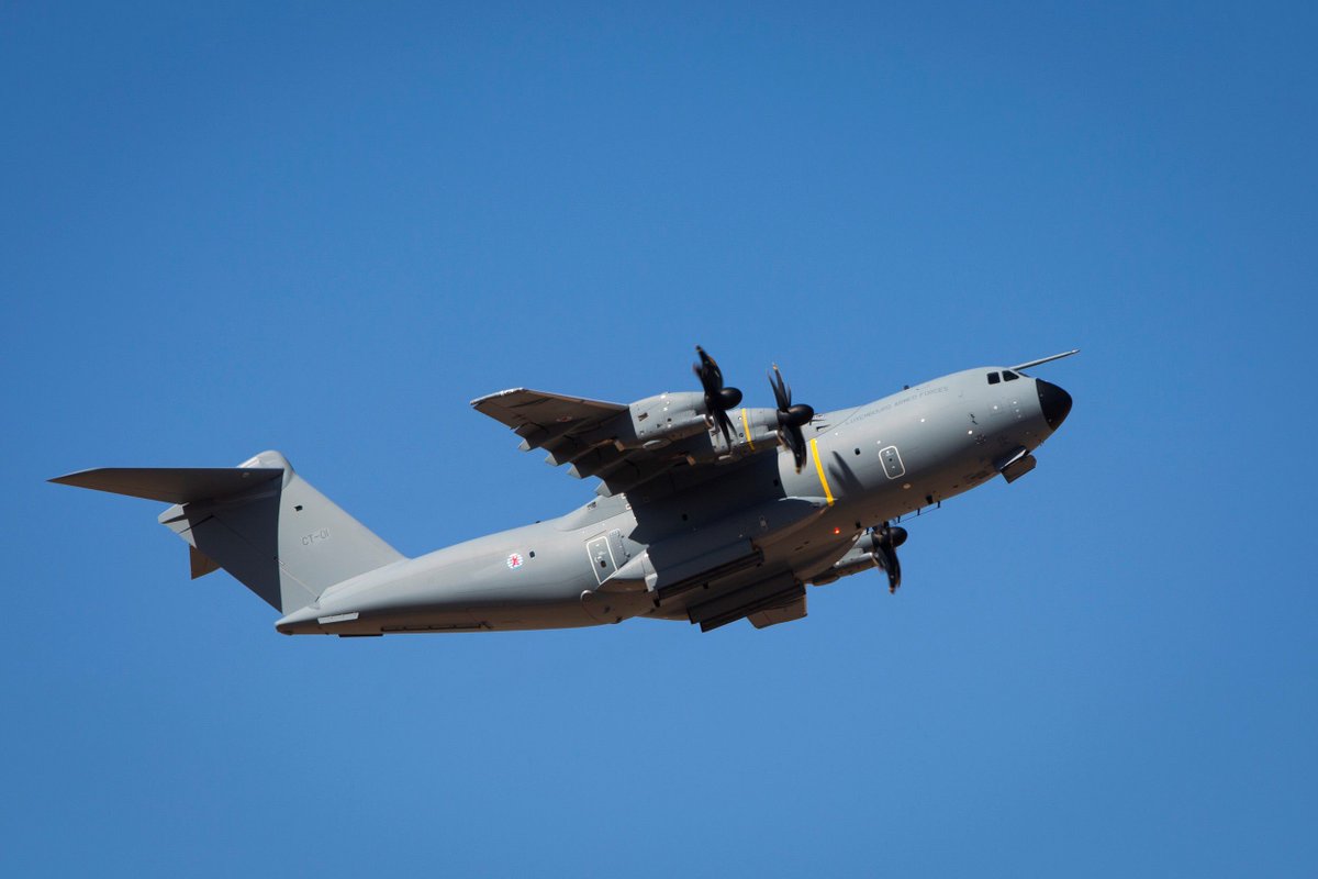 AirbusDefence's tweet image. Airbus delivers #A400M to @ArmyLuxembourg.
The military transport aircraft just took off 🛫 from Seville 🇪🇸 for its ferry flight to Luxembourg 🇱🇺 before joining the @15WAirTransport in Melsbroek 🇧🇪 where the binational
air transport unit will be based.
airbus.com/newsroom/press…