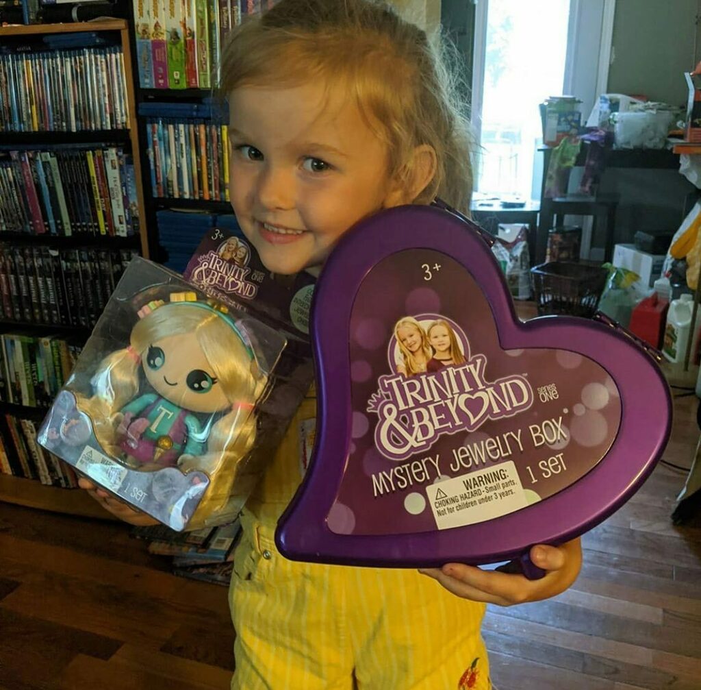 BonkersToys's tweet photo. So many fun surprises in the #trinityandbeyond toy line! We hope you enjoyed your buildable figures and jewelry @molly_m_goodman! #bonkerstoys https://t.co/gc5cZv5Nfg https://t.co/xg6HRmfcZd