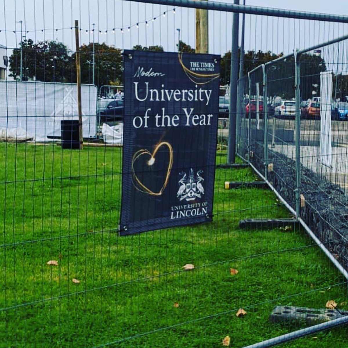 Recent installation of #meshbanners #printedpvcbanners  @unilincoln for their new #canvasoncampus #tipis #lincolnuk🇬🇧 #signage