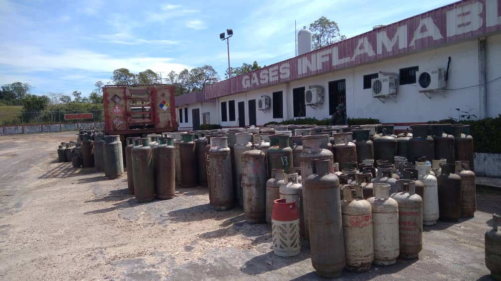 Balanceinforma2's tweet photo. Niegan cambio en la Gerencia de Gas Comunal Amazonas.  El Geógrafo Miguel Palau de quien se había conocido era el nuevo jefe, nos manifestó que el Geógrafo Edgildo Palau es el Gerente en la Ciudad, su presencia en la empresa es para ordenar la distribución del gas en el Estado. https://t.co/aAEIT0eeql