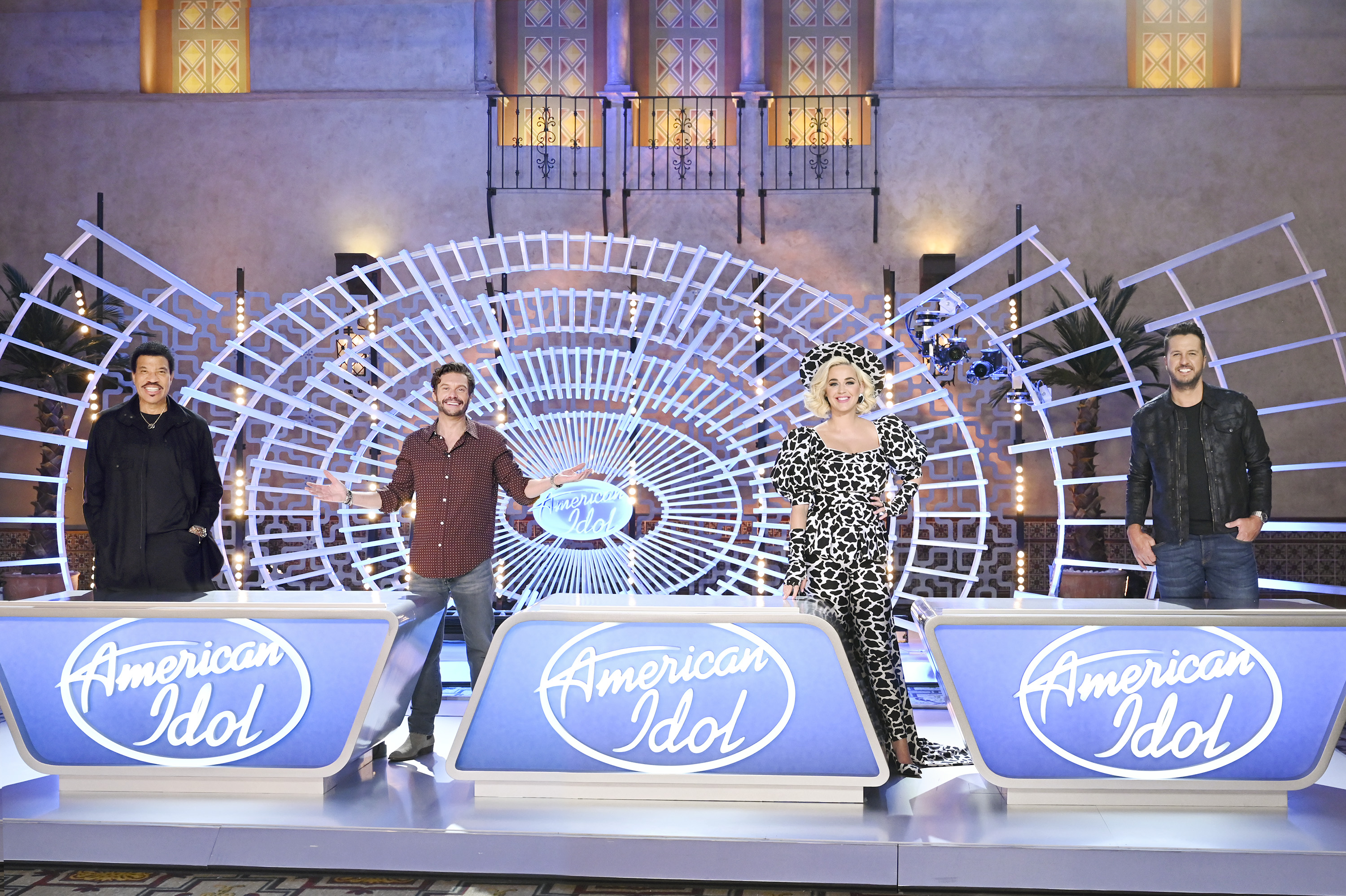 Katy Perry - Σελίδα 13 Ejv_Y2lVcAA66ih?format=jpg&name=4096x4096