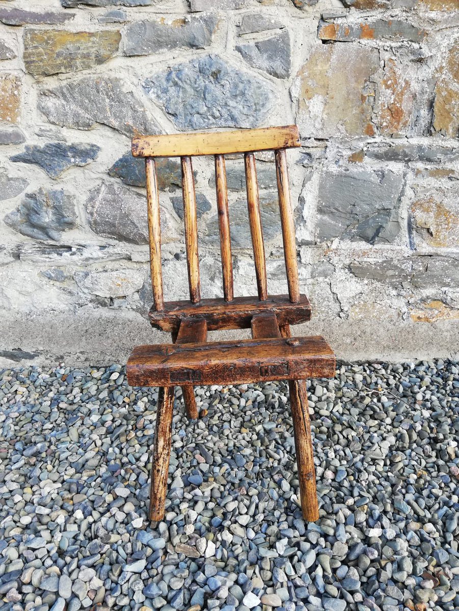 CottageCurios's tweet photo. This is a super example of a typical Irish Hedge Chair or Famine Chair. This sculptural style was born out of necessity during the 1845-1849 Great Irish Famine when people turned to local wood, usually from hedgerows, to make primitive furniture and tools. PM for more information https://t.co/VJZdVa3MYC