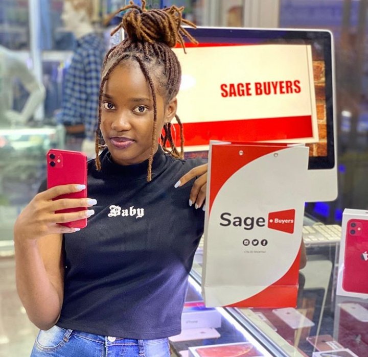 AupalEmmanuel's tweet photo. What I know about @sagebuyer is that they sell authentic classy iPhones &amp; MacBook accessories 😌 &amp; are located at Kooki tower Level 4 Shop 431 &amp; the reason as 2 y I need the iPhone 7 is because iphones have better hardware &amp; software &amp; are faster
 #sagebuyers

RT &amp; LIKE ABEG🙏 https://t.co/tfHGWJspZV