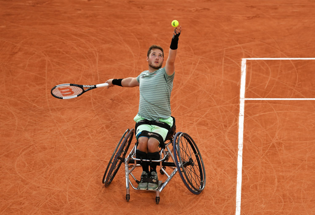Former French Open champion, Alfie Hewett has progressed to the semi-finals of the men's wheelchair singles with a straight-set win over Stephane Houdet.

More here 👉 bbc.in/2GGq56i