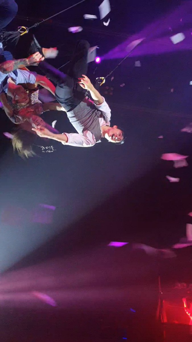 sweetlinkai's tweet photo. fuerza bruta hyukjae, a thread~ https://t.co/RCyIn2K0mZ