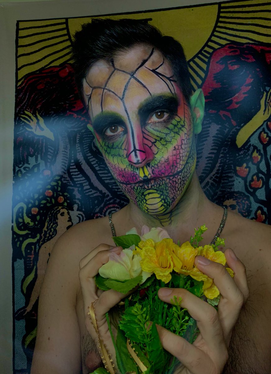 natellaluna's tweet image. 🐍🖤✨