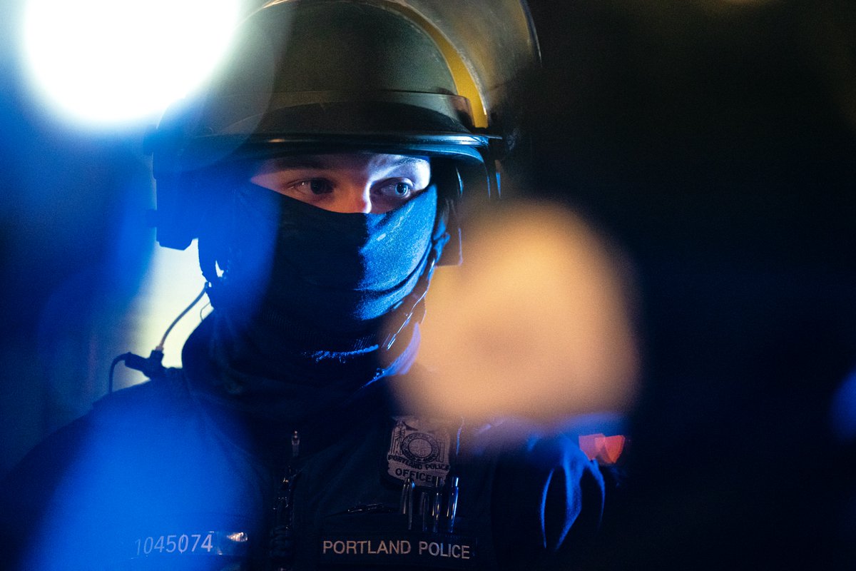 SmileItsNathan's tweet image. A final set of images from Tuesday night's protest at the ICE detention facility in Portland, where federal officers and Portland police responded to a protest of about 150 people with tear gas and less-lethal munitions.
For @GettyImages