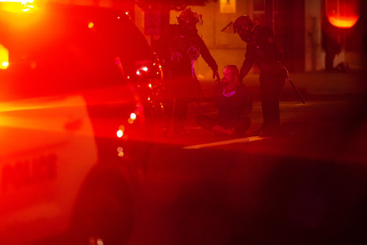 SmileItsNathan's tweet image. A final set of images from Tuesday night's protest at the ICE detention facility in Portland, where federal officers and Portland police responded to a protest of about 150 people with tear gas and less-lethal munitions.
For @GettyImages