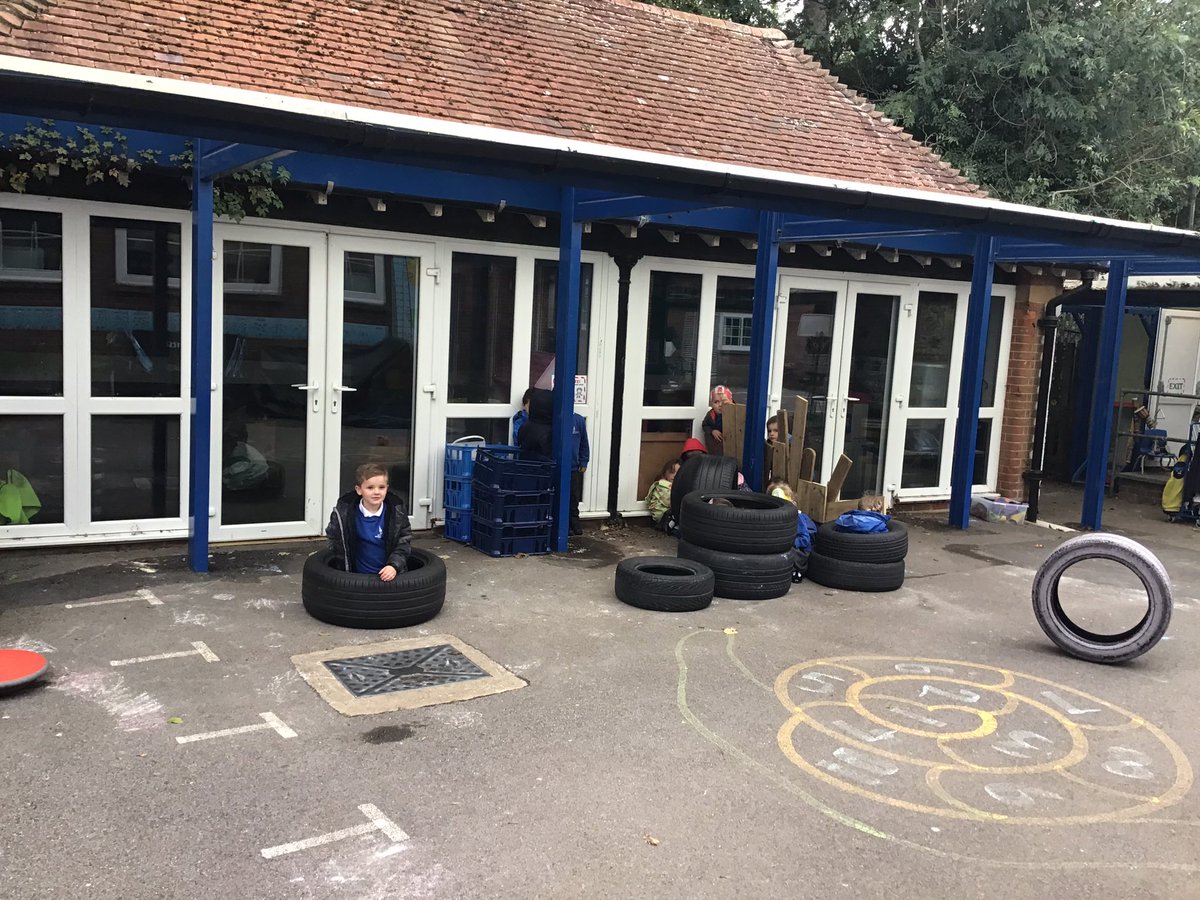 wvpsEYFS's tweet photo. Peek-a-boo!
How many robins can you see in picture number one?
Check picture 2 to see if you found them all! #WVPS #EYFS #ISeeYou #HideAndSeek https://t.co/eDS8cRSE1Z