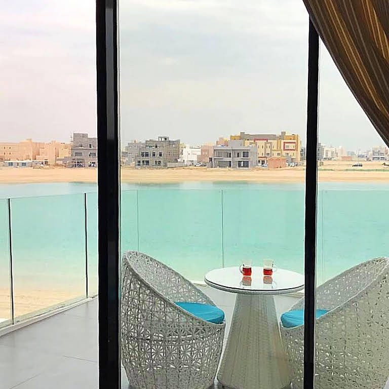 للبيع قسائم في صباح الاحمد البحرية 
صف اول على البحر 

للتواصل / 65011700