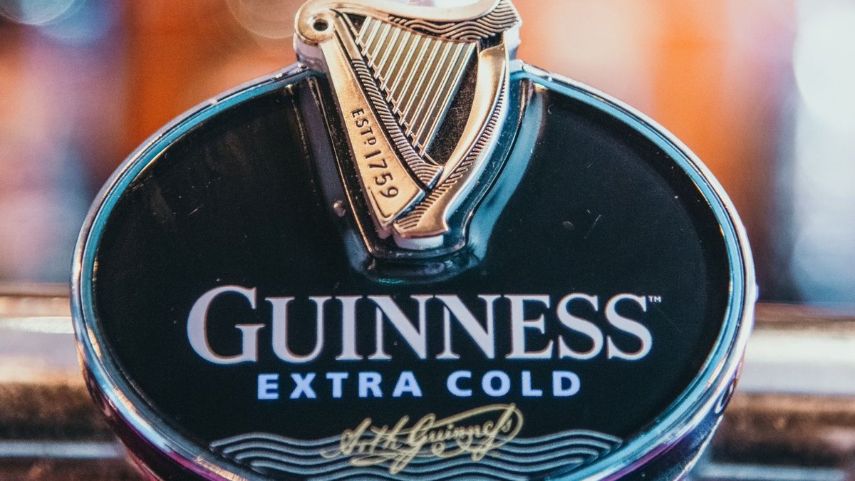 Don't be fooled by #extracold, a pint of #Guinness is one of the best cures for a rainy day 🍻 #oxford #pubs
