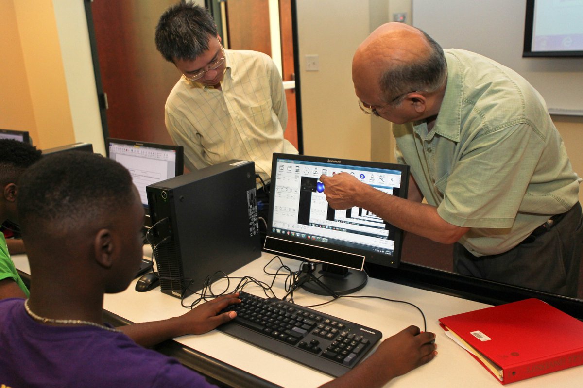 UNCF's tweet image. #ScholarshipAlert: MUFG Union Bank Scholarship Program is for students majoring in accounting, banking, business, economics, information technology, or software engineering majors. Apply by 10/15! scholarships.uncf.org/Program/Detail…