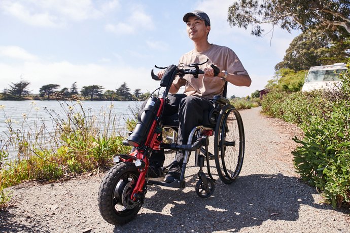 Newly released Firefly 2.5~
Take your experiences to a new level. 

Learn more here --> ow.ly/LPJG50BM2Ap

#livingspinal #wheelchair #firefly #disability #powerassist #travel #experience #adventure