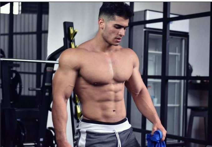 Would love for @astoneatlas to keep me warm this fall ? #wednesdaymorning #HumpDay #HumpDayVibes #WednesdayThoughts