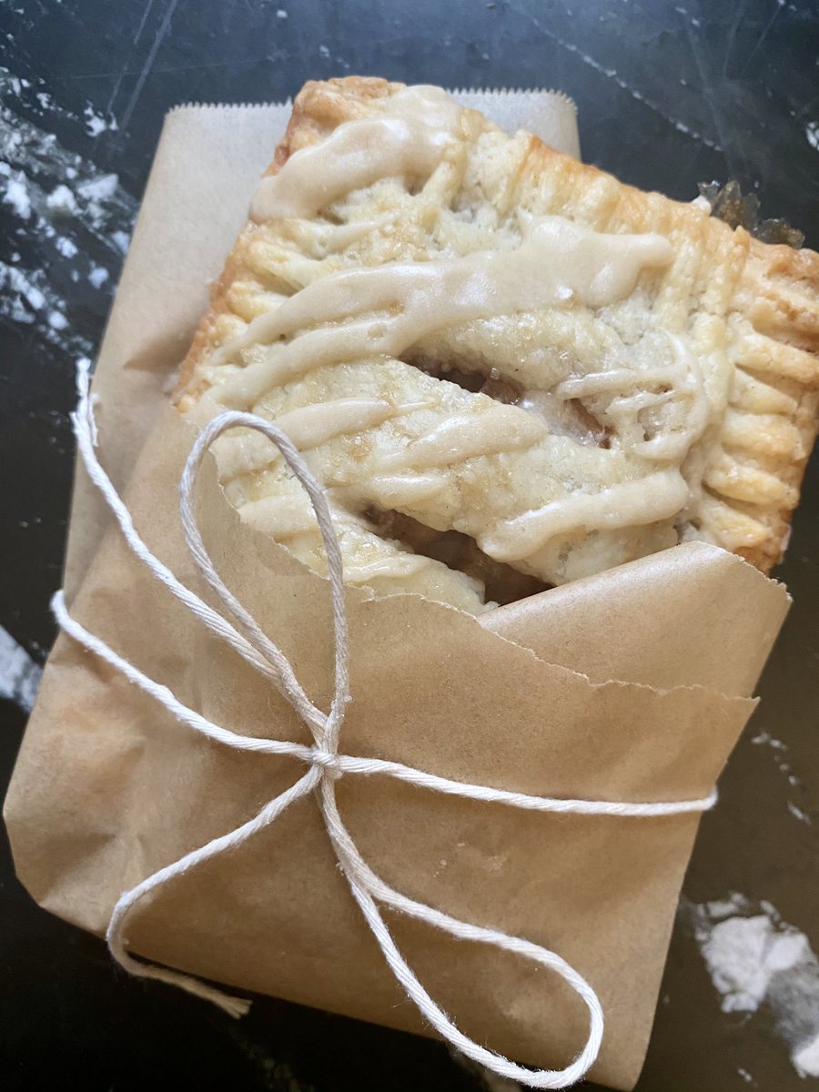 PrayLoveto's tweet photo. Your Wednesday needs these Spiced Apple Hand Pies + Maple Butter Drizzle 🍎
#appledesserts #fallbaking 
#appleseason 
https://t.co/yVGHBfjghu https://t.co/5KGPeMW5Dw