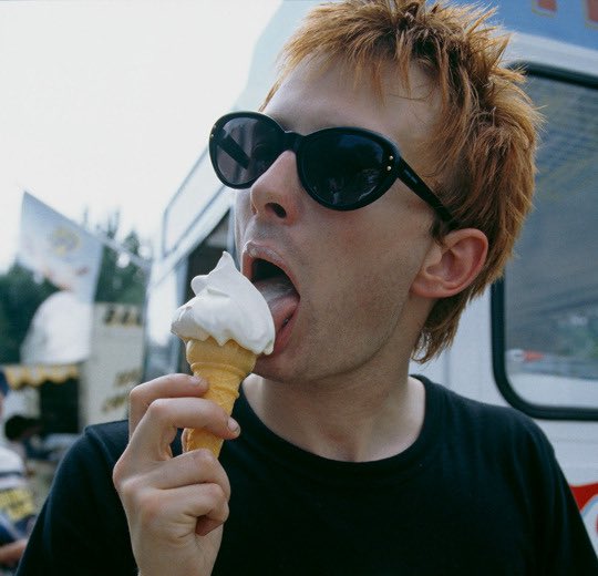 Happy birthday to 5 5 king Thom Yorke. Thanks for blessing us with your amazing vocals 