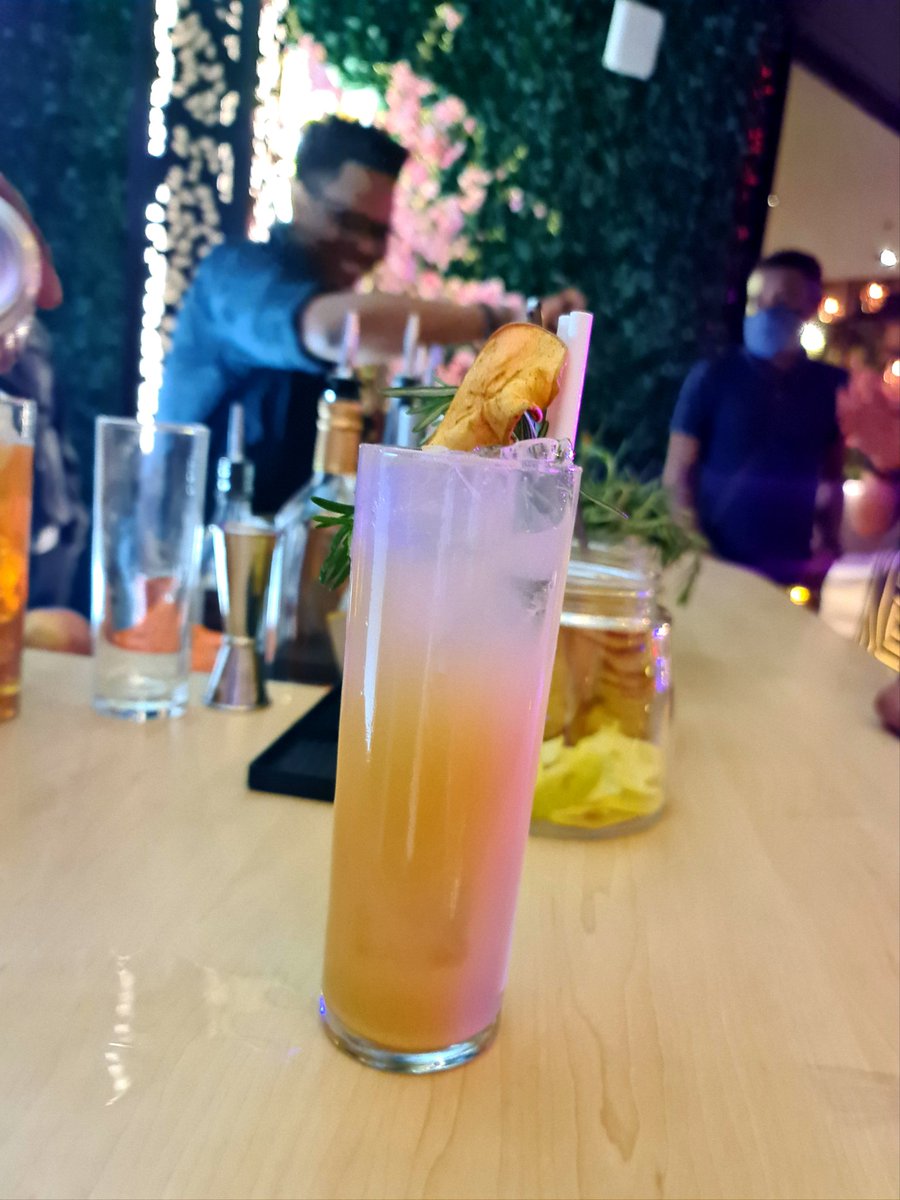 MoreThanFoodMag's tweet photo. A @JohnnieWalkerSA Apple Highball... A great way to toast a great evening!

#ItsALifestyle #RocketsLaunch #SeeRockets #RocketsMenlyn https://t.co/ZcvqPiCkzL