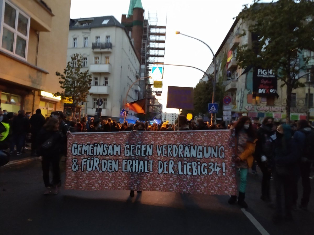Demo läuft! #Liebig34 #Liebig34bleibt #Liebig34verteidigen #b0710 #nordkiez