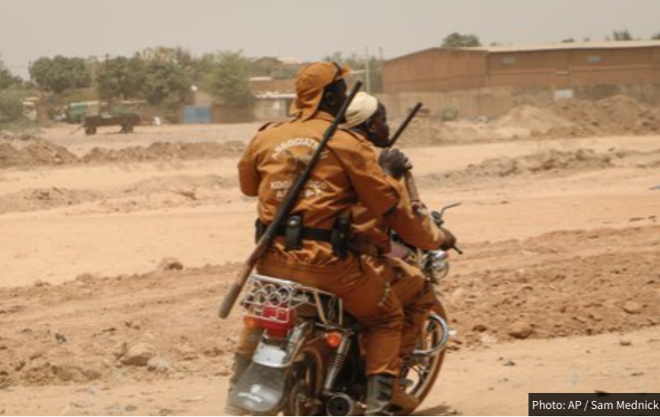 worldnewsdotcom's tweet image. Gunmen kill 25 displaced people in #BurkinaFaso, U.N. says

#Pissila #GunAttack #UN 
article.worldnews.com/view/2020/10/0…